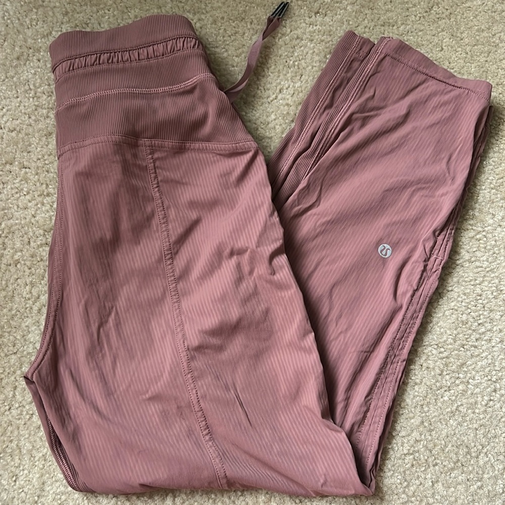 Lululemon dance studio 3/4 length cropped pants - size 4, dusty rose